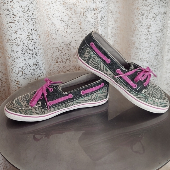 SPERRY Girls Top Side Cruiser Sparkly Finish in a Zebra Grey Pink Colorway Sz 2 - Picture 2 of 10